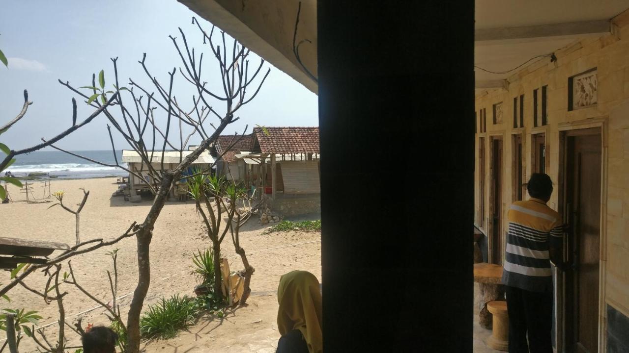 Hotel Kampoeng Drini Brono Екстериор снимка